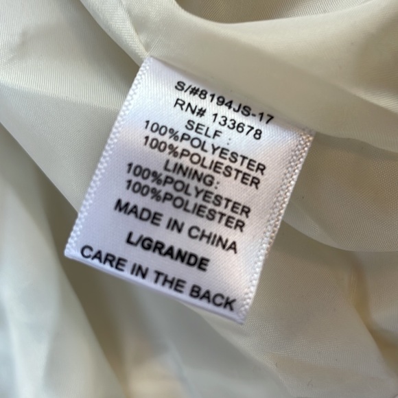 NWT White Faux Fur Soft Cozy Winter Jacket (Great for Holidays) Size Large - Picture 10 of 14